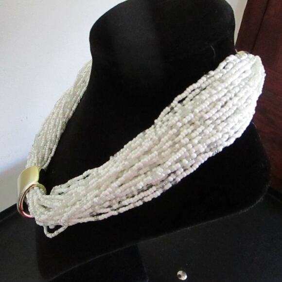 Vintage White Seed Bead Torsade Necklace Gold Tone Statement Pendant 80s 90s - Picture 9 of 16